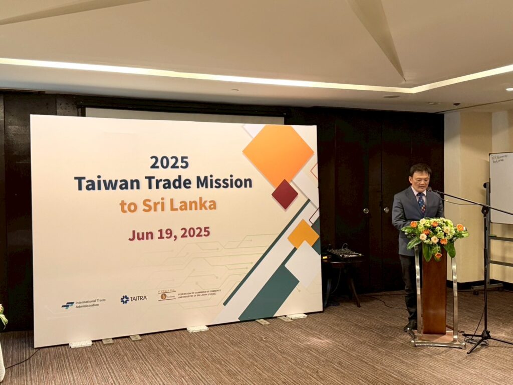 富有成效的交流：我們的業務代表 Vincent 向斯里蘭卡代表團致詞