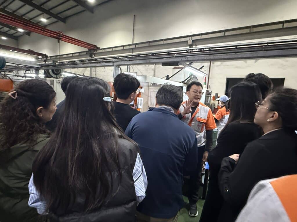 Great Auto Parts 董事長帶領夥伴通過精密生產線